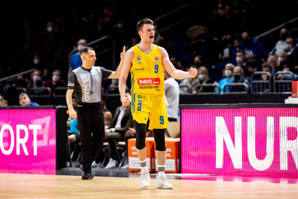 球队面临提 球队面临提