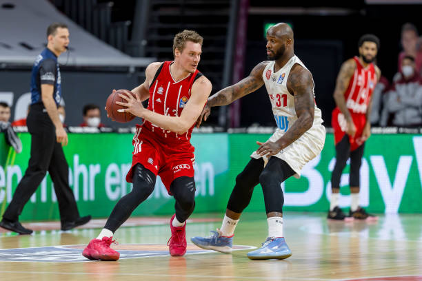 了一位年轻 了一位年轻